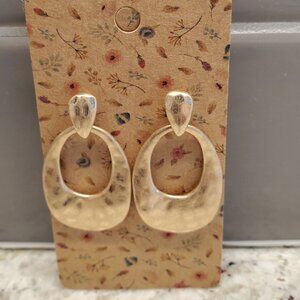 Bella Bee Uno Door Knocker Gold Earrings